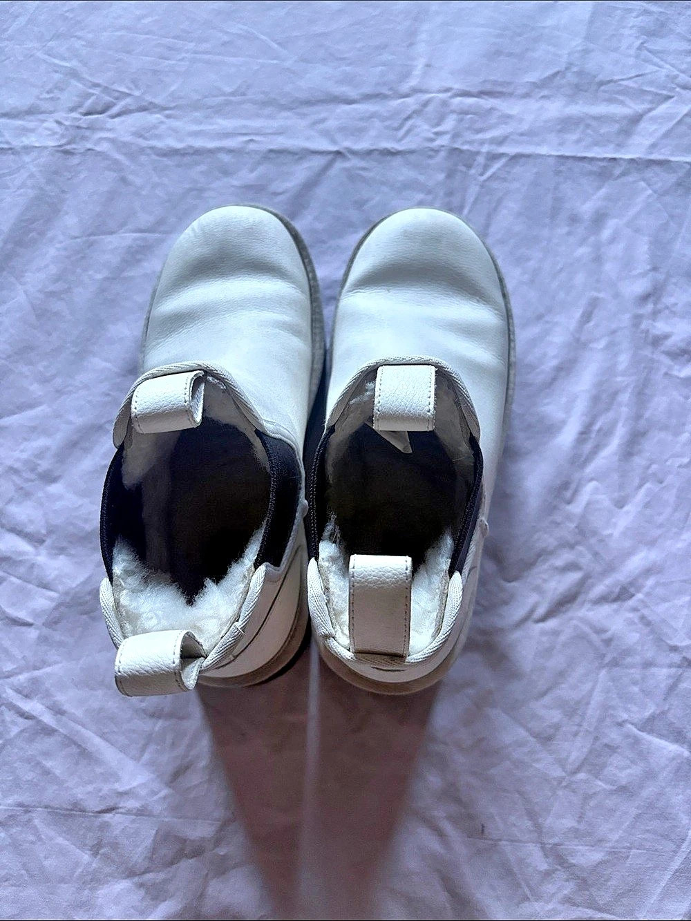 UGG Classic Mini Leather Winter Boots in White & Black US 9